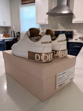 Dolce & Gabbana White Sneakers with Gold Heel Banding